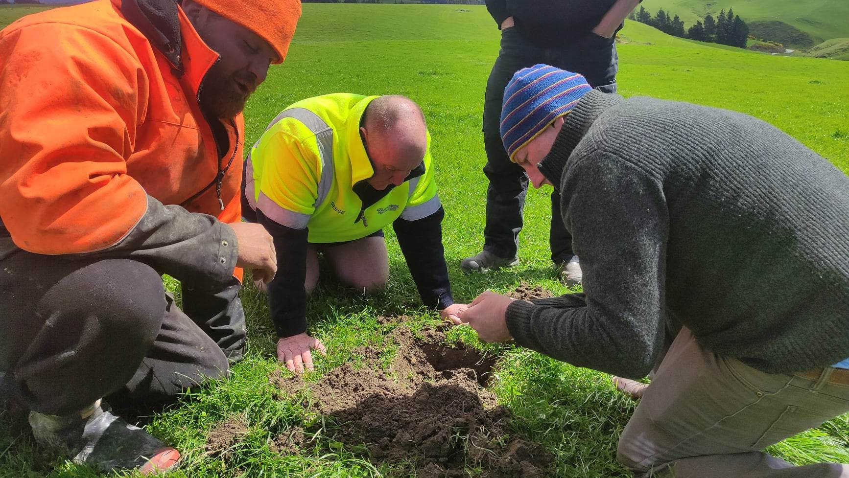 Peter Norwood and farmers inspecting soil profile