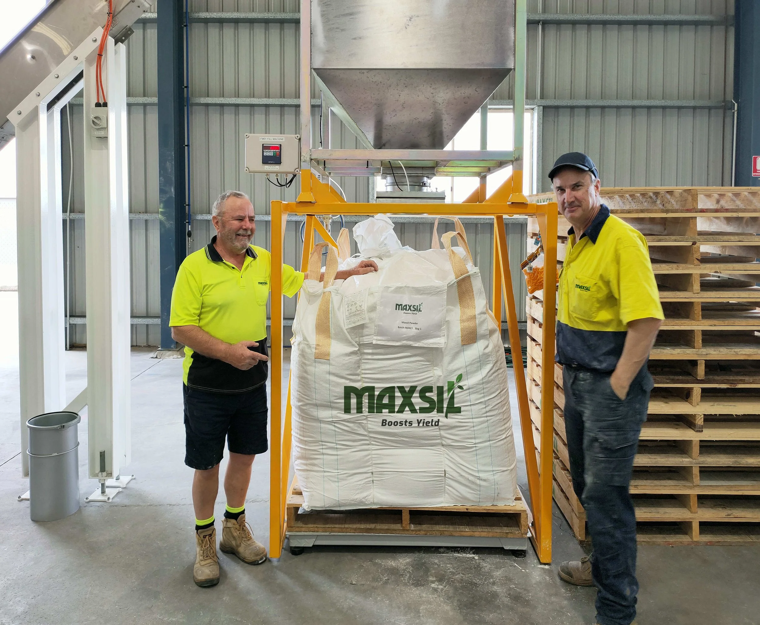 MaxSil team with the first one-tonne production bag